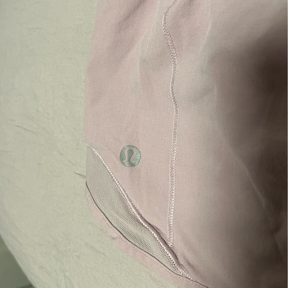 Lululemom Hotty Hot Low-Rise Lined Short 4”. Size 4. Light Purple. - Picture 3 of 4